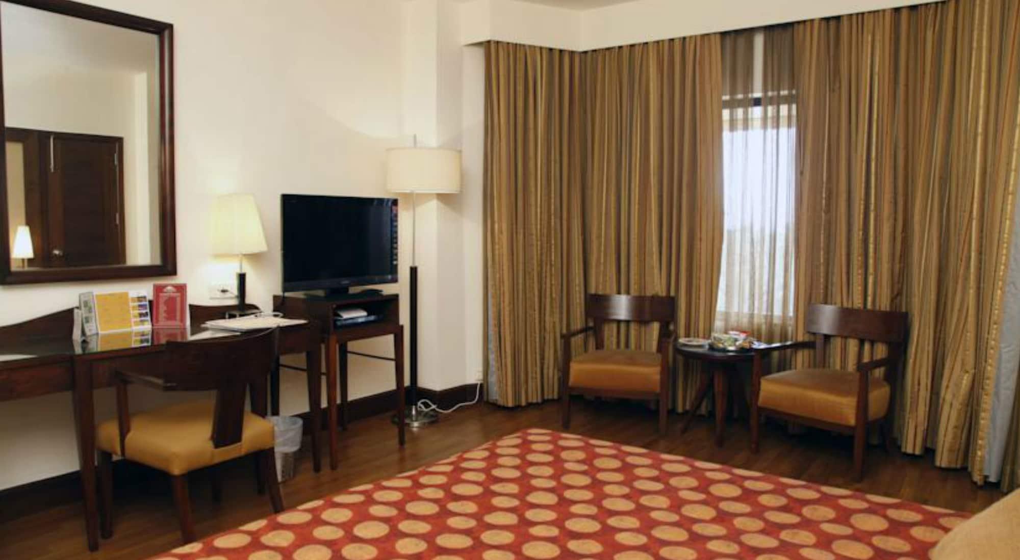 The Retreat Hotel & Convention Centre Mumbai Bagian luar foto