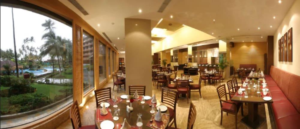 The Retreat Hotel & Convention Centre Mumbai Bagian luar foto