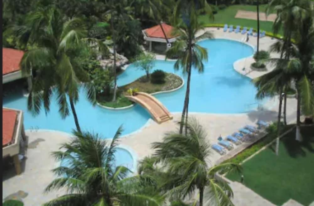 The Retreat Hotel & Convention Centre Mumbai Bagian luar foto