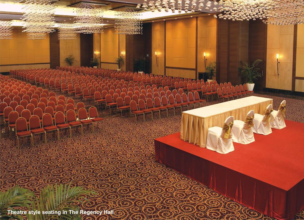 The Retreat Hotel & Convention Centre Mumbai Bagian luar foto