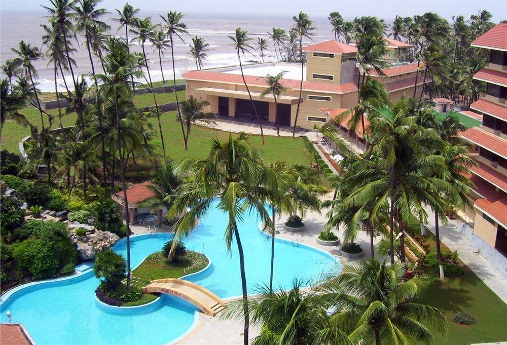 The Retreat Hotel & Convention Centre Mumbai Bagian luar foto
