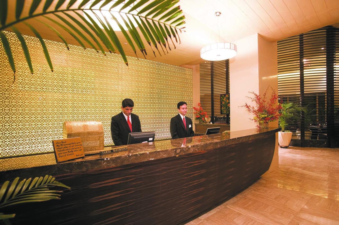 The Retreat Hotel & Convention Centre Mumbai Bagian luar foto
